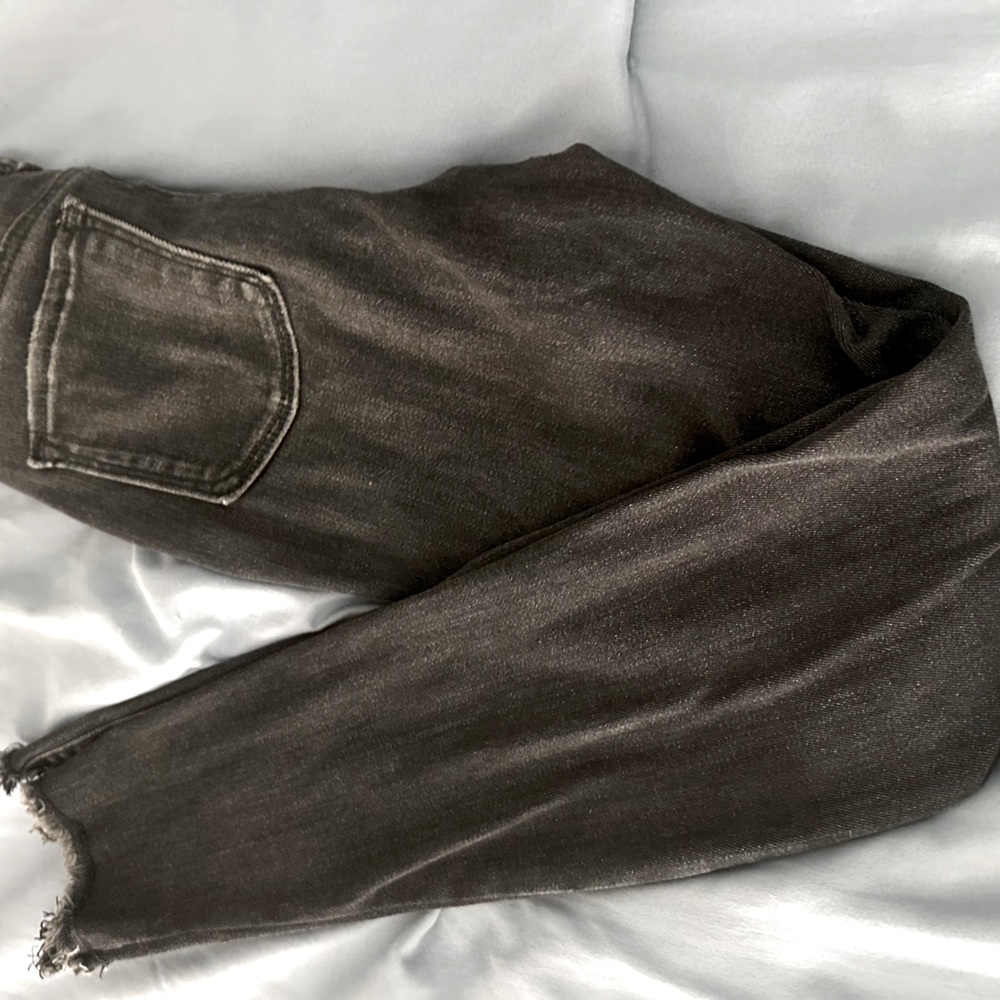 Black distressed skinny jeans